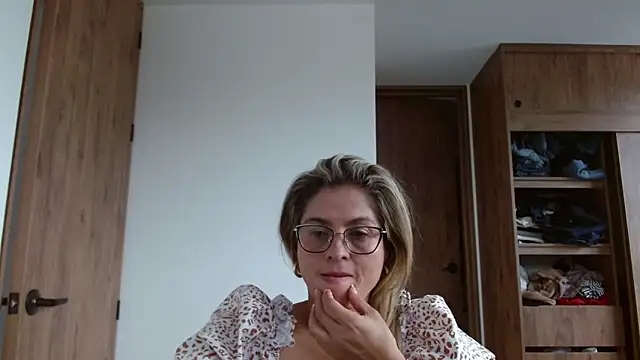 Snapshot of linda-mature43 chatting on October 24, 2025, 4:06 pm linda-mature43 online show from October 24, 2025, 4:06 pm