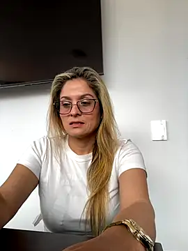 Snapshot of linda-mature43 chatting on October 18, 2025, 3:47 pm linda-mature43 online show from October 18, 2025, 3:47 pm