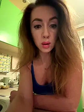 Snapshot of MarinaDiva11_74 chatting on October 11, 2025, 8:32 pm MarinaDiva11 74 online show from October 11, 2025, 8:32 pm