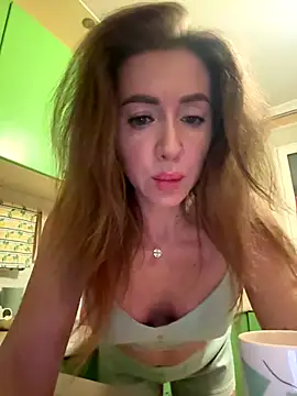 Snapshot of MarinaDiva11_74 chatting on October 25, 2025, 8:20 pm MarinaDiva11 74 online show from October 25, 2025, 8:20 pm