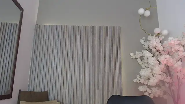 Michellee 20 online show from October 8, 2025, 1:12 pm