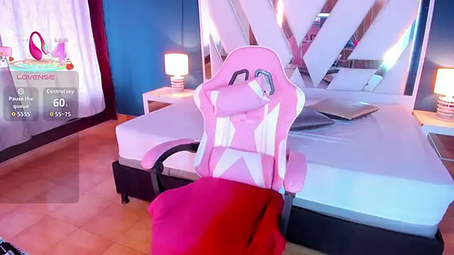 mia kinky1 online show from September 29, 2025, 6:13 pm