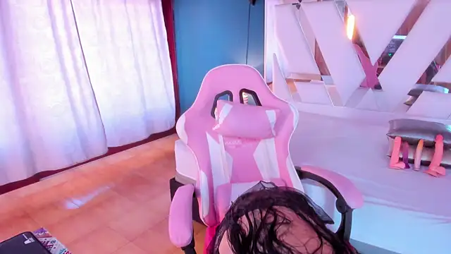 mia kinky1 online show from October 2, 2025, 6:22 pm