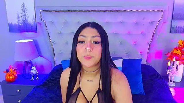 Snapshot of Scarlett_Blaze1 chatting on October 12, 2025, 1:56 pm Scarlett Blaze1 online show from October 12, 2025, 1:56 pm