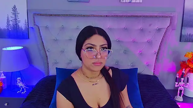 Snapshot of Scarlett_Blaze1 chatting on October 30, 2025, 1:20 pm Scarlett Blaze1 online show from October 30, 2025, 1:20 pm