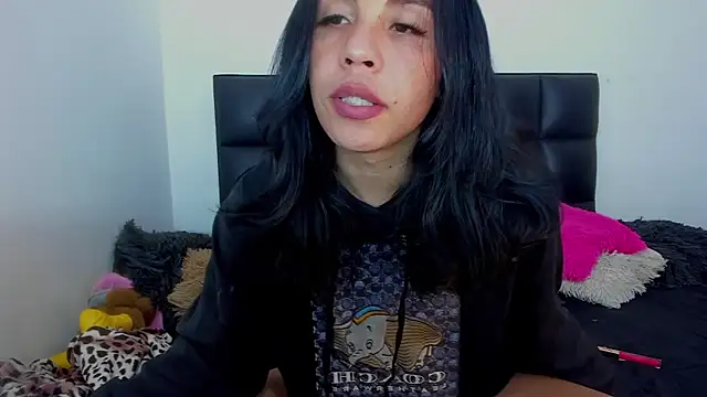 Adrianna Arias online show from November 24, 2025, 1:27 am