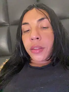 Adrianna Arias online show from October 25, 2025, 7:58 pm