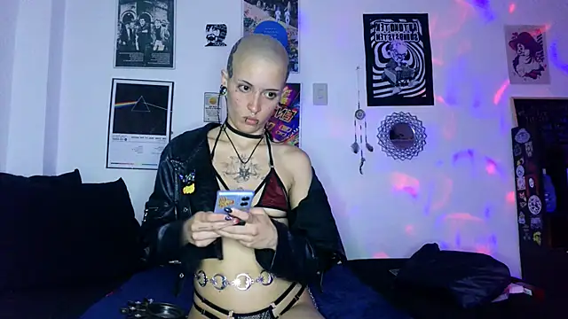 Snapshot of plutonbluemooon333 chatting on October 16, 2025, 3:15 am plutonbluemooon333 online show from October 16, 2025, 3:15 am