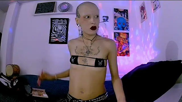 plutonbluemooon333 online show from April 8, 2026, 12:01 am