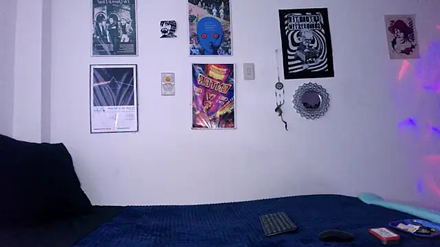 plutonbluemooon333 online show from November 28, 2025, 10:21 pm