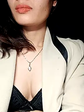 Hinna x online show from November 30, 2025, 7:36 pm