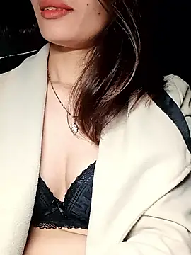 Hinna x online show from November 22, 2025, 8:18 pm