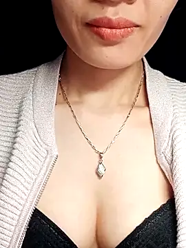 Snapshot of Hinna_x chatting on October 28, 2025, 10:31 pm Hinna x online show from October 28, 2025, 10:31 pm