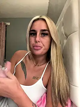 EllieMaeBaby online show from December 14, 2025, 9:42 pm