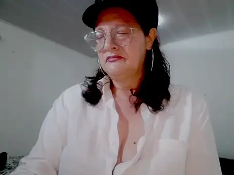 ArdienteBetania online show from October 14, 2025, 2:39 pm