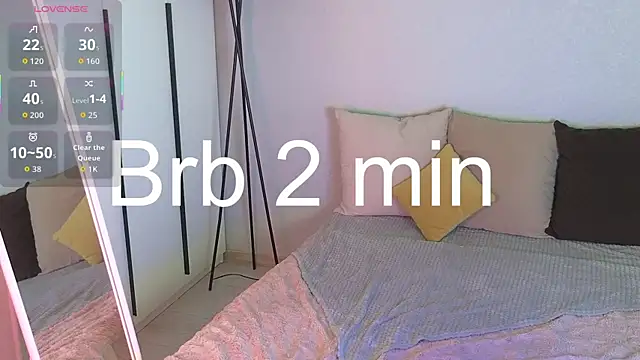 Snapshot of EsmaWonka chatting on October 4, 2025, 7:54 am EsmaWonka online show from October 4, 2025, 7:54 am