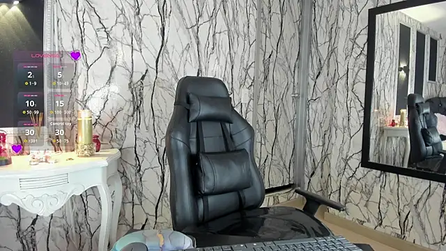 adelinemoretti online show from April 17, 2026, 3:48 pm