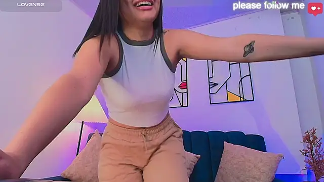 nicemiiaa7  online show from May 19, 2026, 1:56 am