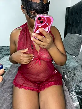 Snapshot of wellbuiltDiosa chatting on October 5, 2025, 10:44 pm wellbuiltDiosa online show from October 5, 2025, 10:44 pm