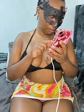 Snapshot of wellbuiltDiosa chatting on October 15, 2025, 8:50 pm wellbuiltDiosa online show from October 15, 2025, 8:50 pm