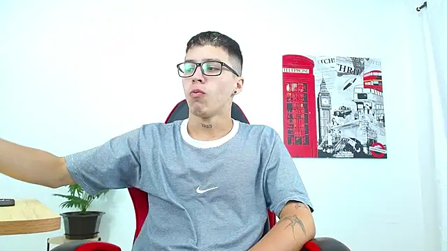 Snapshot of Cumandres18 chatting on September 17, 2025, 1:57 pm Cumandres18 online show from September 17, 2025, 1:57 pm