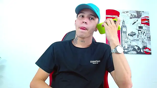 Cumandres18 online show from February 14, 2026, 2:50 pm