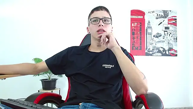 Snapshot of Cumandres18 chatting on October 6, 2025, 2:07 pm Cumandres18 online show from October 6, 2025, 2:07 pm