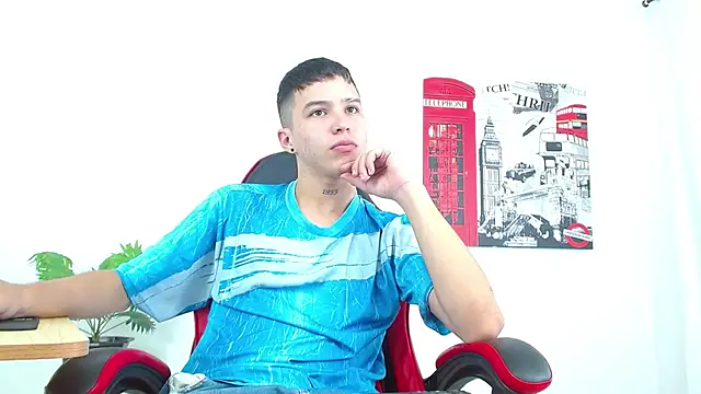 Snapshot of Cumandres18 chatting on September 30, 2025, 2:01 pm Cumandres18 online show from September 30, 2025, 2:01 pm