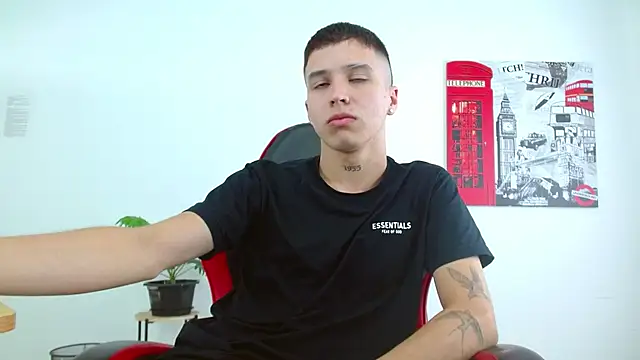 Cumandres18 online show from November 22, 2025, 2:16 pm