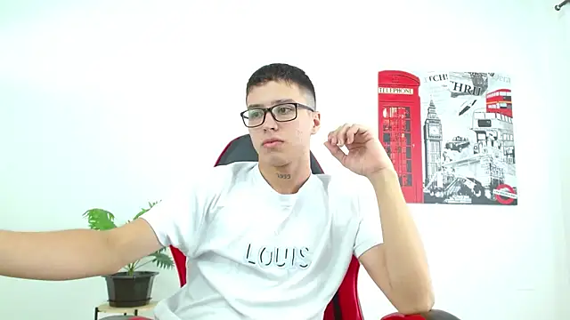 Snapshot of Cumandres18 chatting on October 7, 2025, 2:07 pm Cumandres18 online show from October 7, 2025, 2:07 pm