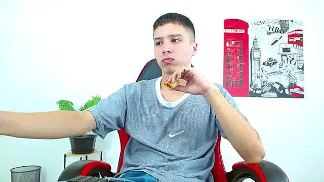 Snapshot of Cumandres18 chatting on October 8, 2025, 2:07 pm Cumandres18 online show from October 8, 2025, 2:07 pm