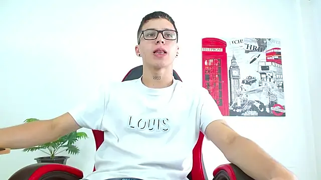 Snapshot of Cumandres18 chatting on September 23, 2025, 2:02 pm Cumandres18 online show from September 23, 2025, 2:02 pm