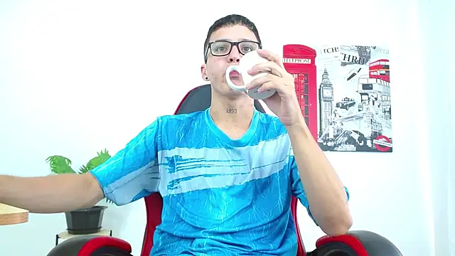 Snapshot of Cumandres18 chatting on September 24, 2025, 2:01 pm Cumandres18 online show from September 24, 2025, 2:01 pm