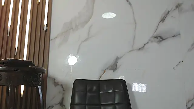 Snapshot of zuri_lux chatting on October 6, 2025, 11:49 pm zuri lux online show from October 6, 2025, 11:49 pm