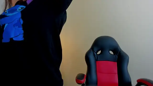 Snapshot of GIANAMILLER6 chatting on February 18, 2026, 12:23 pm GIANAMILLER6 online show from February 18, 2026, 12:23 pm