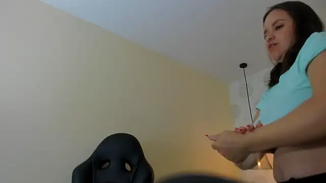 Snapshot of GIANAMILLER6 chatting on February 16, 2026, 12:15 pm GIANAMILLER6 online show from February 16, 2026, 12:15 pm