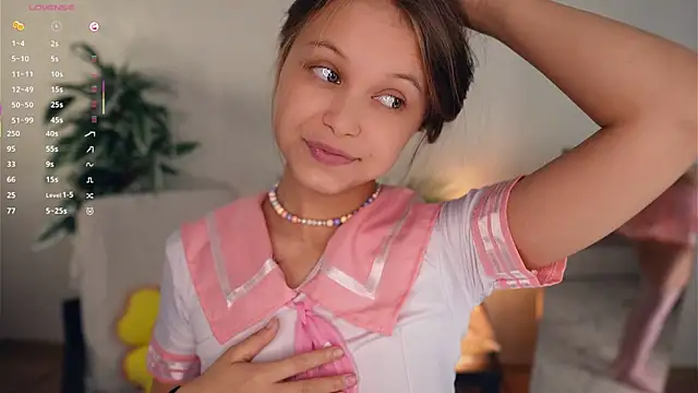 Snapshot of OdellaGillingham chatting on October 18, 2025, 6:54 pm OdellaGillingham online show from October 18, 2025, 6:54 pm