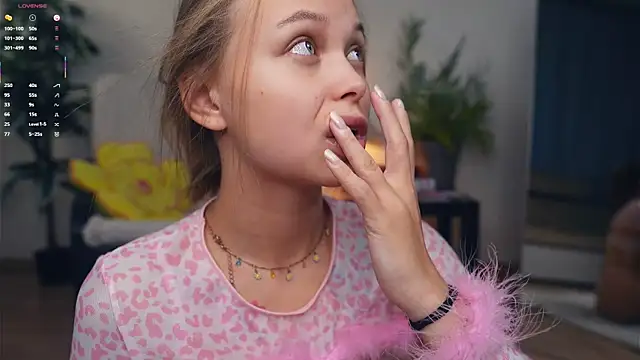 Snapshot of OdellaGillingham chatting on September 27, 2025, 6:25 pm OdellaGillingham online show from September 27, 2025, 6:25 pm