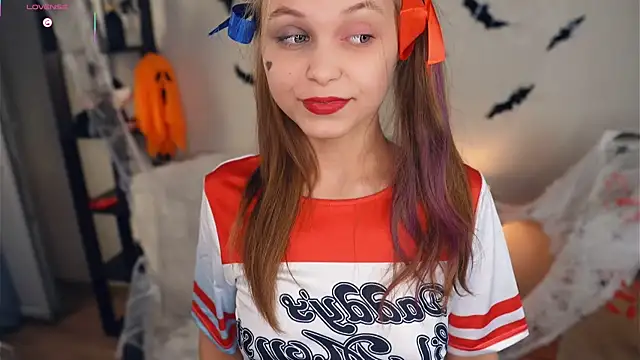 Snapshot of OdellaGillingham chatting on October 29, 2025, 7:02 pm OdellaGillingham online show from October 29, 2025, 7:02 pm