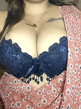 Snapshot of Shiny_HOT01 chatting on November 1, 2025, 6:24 pm Shiny HOT01 online show from November 1, 2025, 6:24 pm