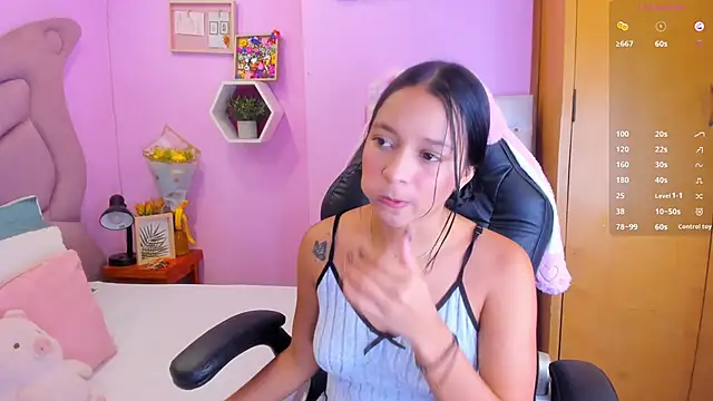 Snapshot of EmmaAnturin chatting on September 24, 2025, 8:48 pm EmmaAnturin online show from September 24, 2025, 8:48 pm