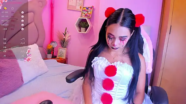 Snapshot of EmmaAnturin chatting on October 30, 2025, 11:01 pm EmmaAnturin online show from October 30, 2025, 11:01 pm