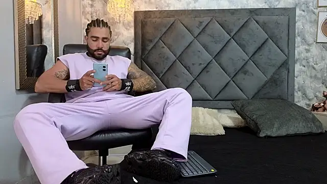 Apolo rousse1 online show from September 9, 2025, 9:02 pm