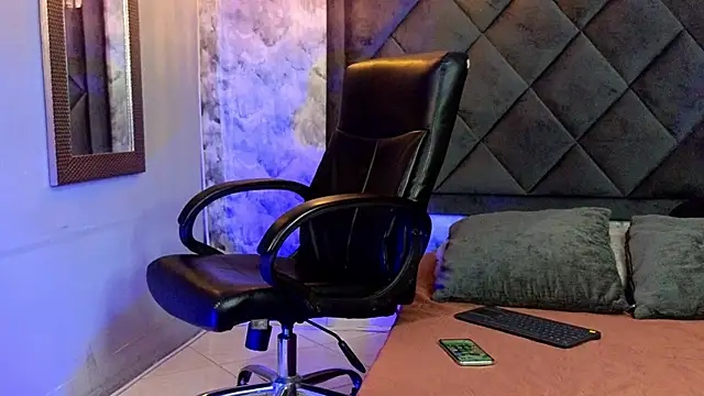 Apolo rousse1 online show from September 17, 2025, 8:55 pm