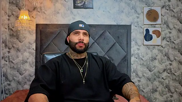 Apolo rousse1 online show from November 26, 2025, 9:37 pm