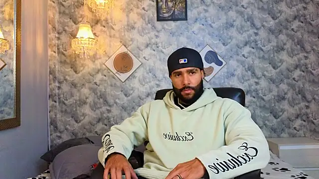 Apolo rousse1 online show from January 13, 2026, 10:46 pm