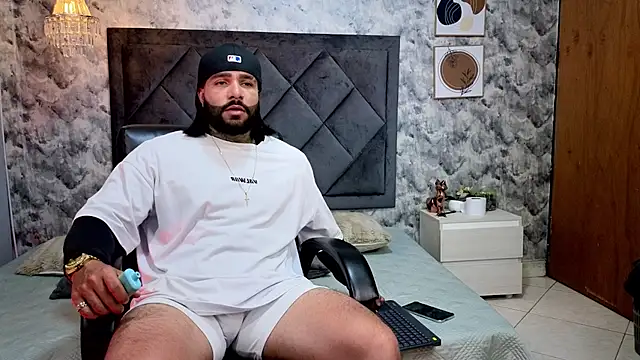 Apolo rousse1 online show from October 3, 2025, 9:16 pm