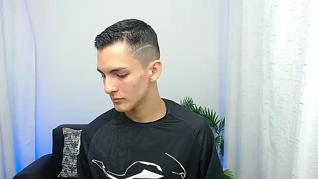 Matiius18 online show from November 8, 2025, 2:09 pm