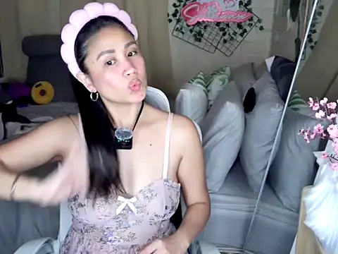 Shiawase1125 online show from September 29, 2025, 10:15 pm