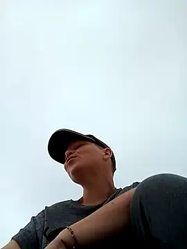 Snapshot of ComeAsYouAre chatting on November 14, 2025, 7:45 am ComeAsYouAre online show from November 14, 2025, 7:45 am